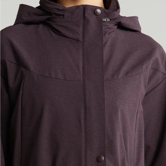 Commute Stowaway Hood Rain Jacket - Picture 2 of 7